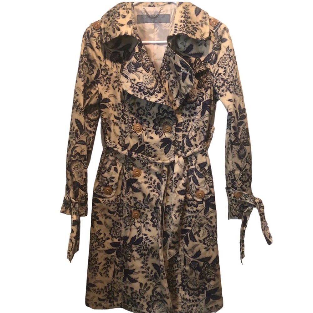 Roksanda Ilincic London trench coat. Size 40. Approx M/L.